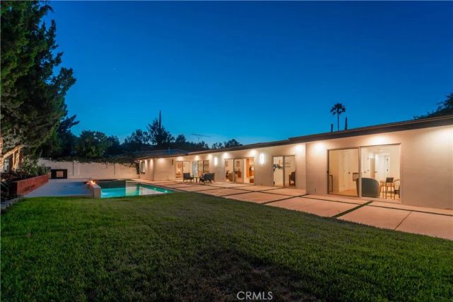 24320 Bessemer Street, Woodland Hills, CA 91367