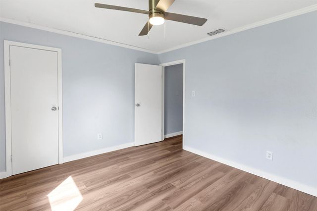 907 W Bridge, Granbury, TX 76048