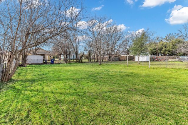 907 W Bridge, Granbury, TX 76048