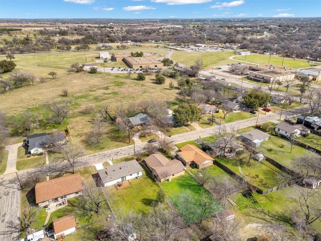 907 W Bridge, Granbury, TX 76048