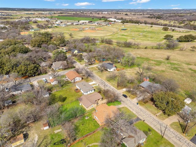 907 W Bridge, Granbury, TX 76048