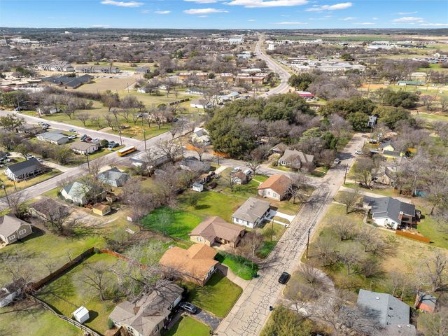 907 W Bridge, Granbury, TX 76048
