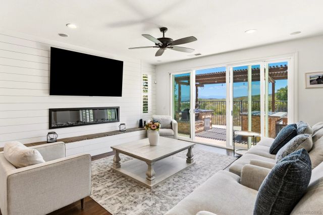 953 Stoneridge Way, San Marcos, CA 92078