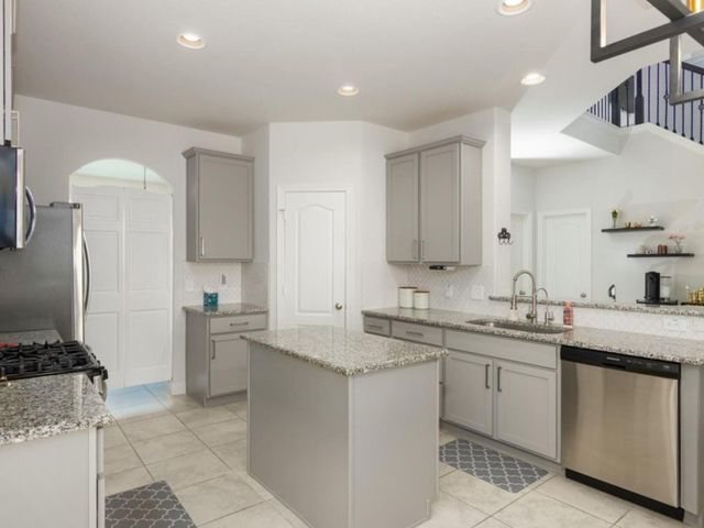 10048 Gold Finch Run, Magnolia, TX 77354