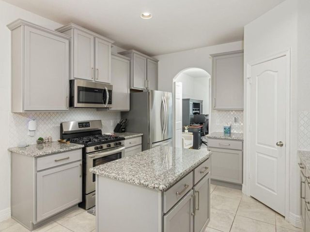10048 Gold Finch Run, Magnolia, TX 77354