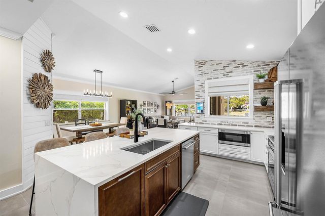 7505 NW 65th Lane, Parkland, FL 33067