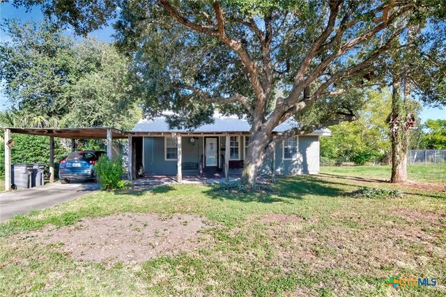 1906 N De Leon Street, Victoria, TX 77901