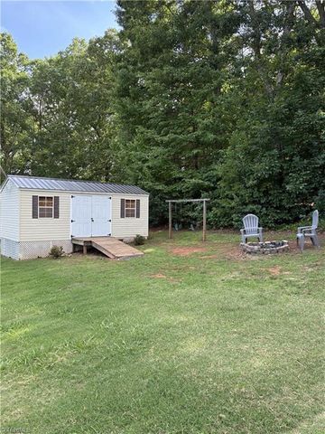 2474 Woodridge Drive, Asheboro, NC 27205