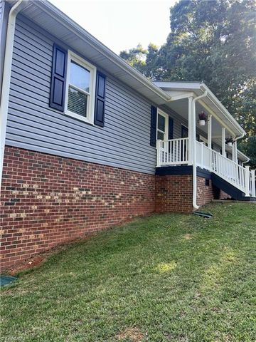 2474 Woodridge Drive, Asheboro, NC 27205