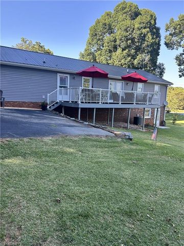 2474 Woodridge Drive, Asheboro, NC 27205