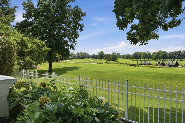 4202 Royal Fox Drive, St. Charles, IL 60174