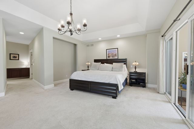 4202 Royal Fox Drive, St. Charles, IL 60174