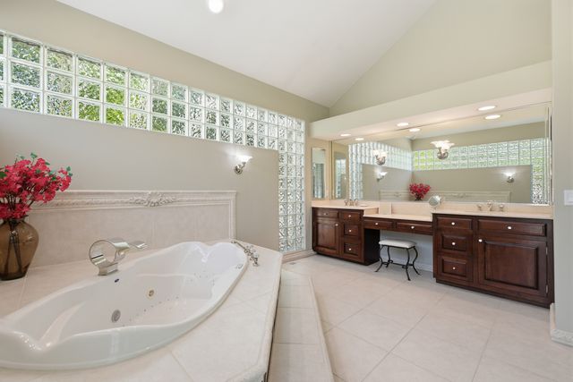 4202 Royal Fox Drive, St. Charles, IL 60174