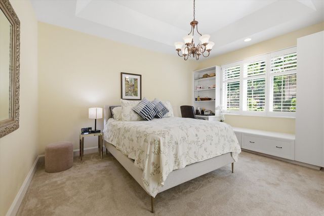 4202 Royal Fox Drive, St. Charles, IL 60174