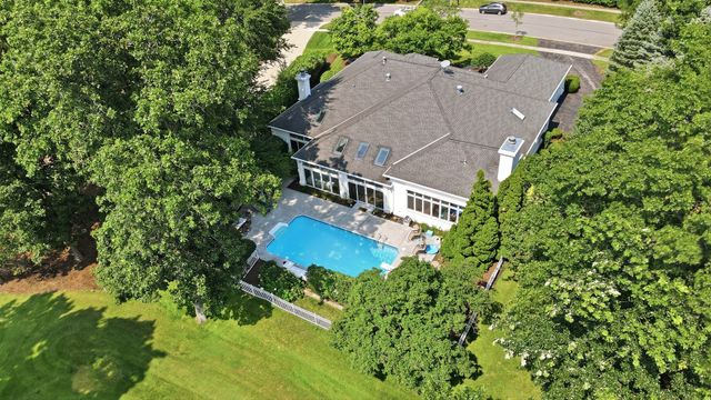 4202 Royal Fox Drive, St. Charles, IL 60174