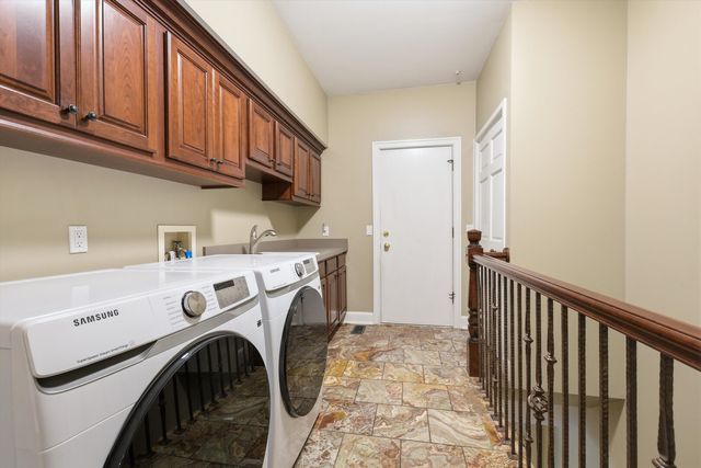 4202 Royal Fox Drive, St. Charles, IL 60174