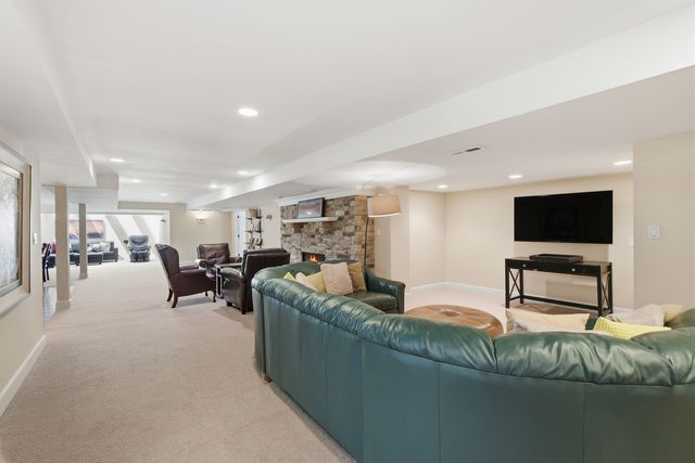 4202 Royal Fox Drive, St. Charles, IL 60174