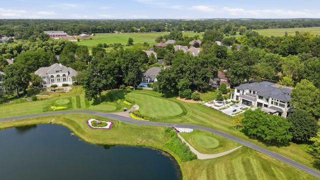 4202 Royal Fox Drive, St. Charles, IL 60174