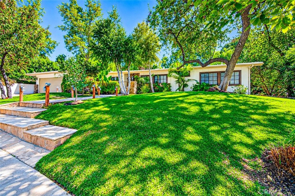 4610 Arriba Drive, Tarzana, CA 91356 — photo 2