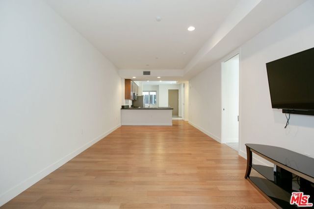 6001 Carlton Way 204, Los Angeles, CA 90028