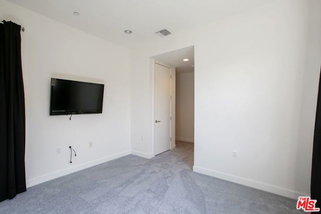 6001 Carlton Way 204, Los Angeles, CA 90028