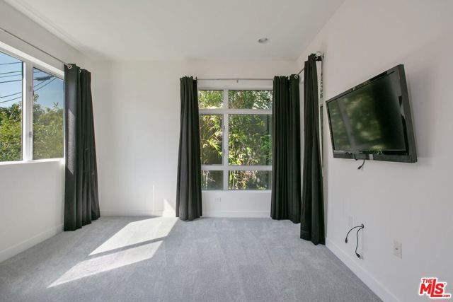 6001 Carlton Way 204, Los Angeles, CA 90028