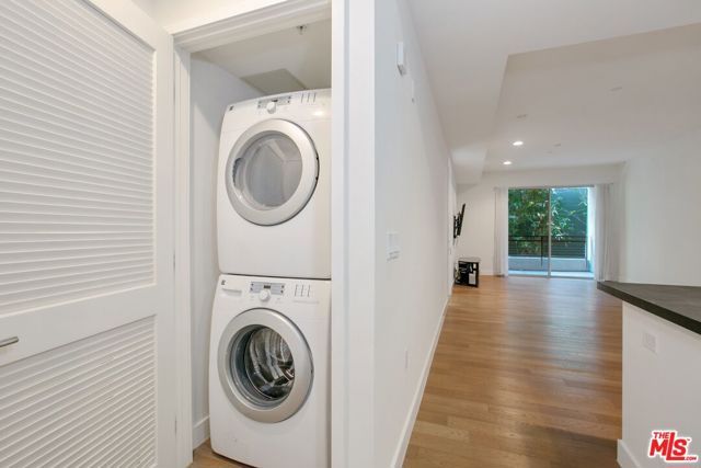 6001 Carlton Way 204, Los Angeles, CA 90028