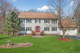 9 Megan Lane, Campbell Hall, NY 10916