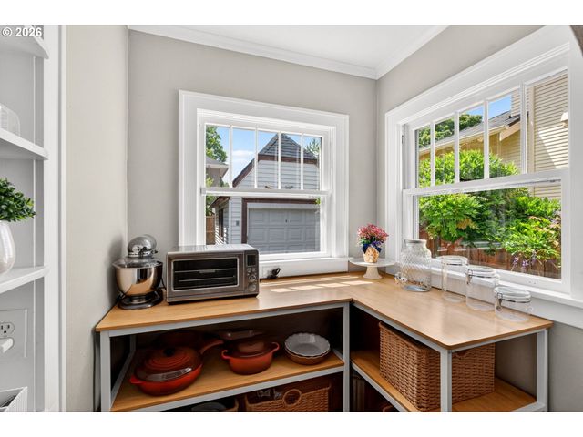 2633 Ne CESAR E CHAVEZ Blvd, Portland, OR 97212