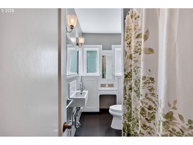 2633 Ne CESAR E CHAVEZ Blvd, Portland, OR 97212