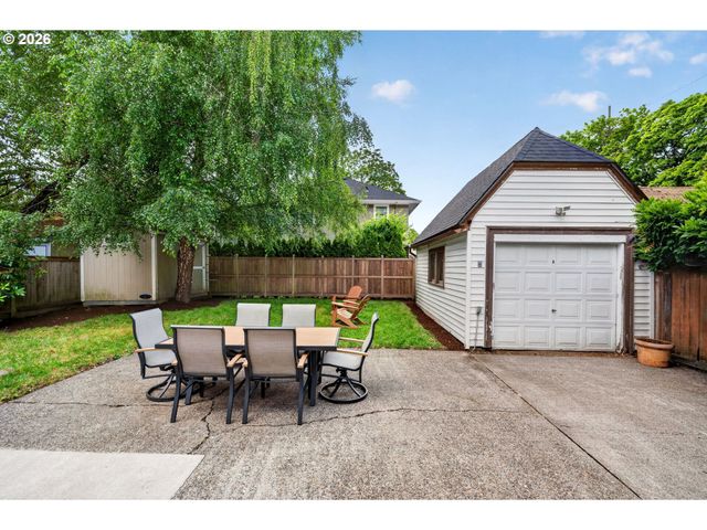 2633 Ne CESAR E CHAVEZ Blvd, Portland, OR 97212