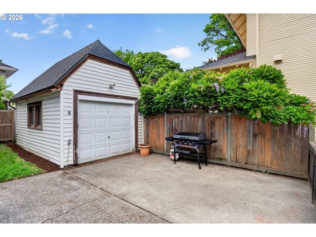 2633 Ne CESAR E CHAVEZ Blvd, Portland, OR 97212