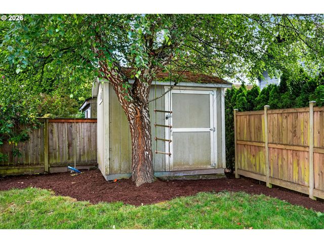 2633 Ne CESAR E CHAVEZ Blvd, Portland, OR 97212