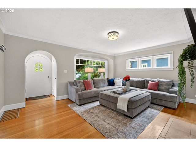 2633 Ne CESAR E CHAVEZ Blvd, Portland, OR 97212