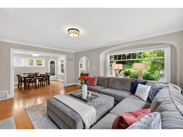 2633 Ne CESAR E CHAVEZ Blvd, Portland, OR 97212