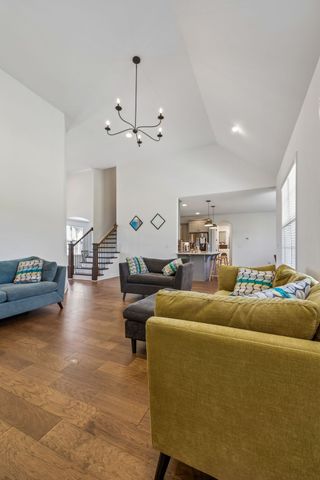 1094 Dorset Dr, Hendersonville, TN 37075