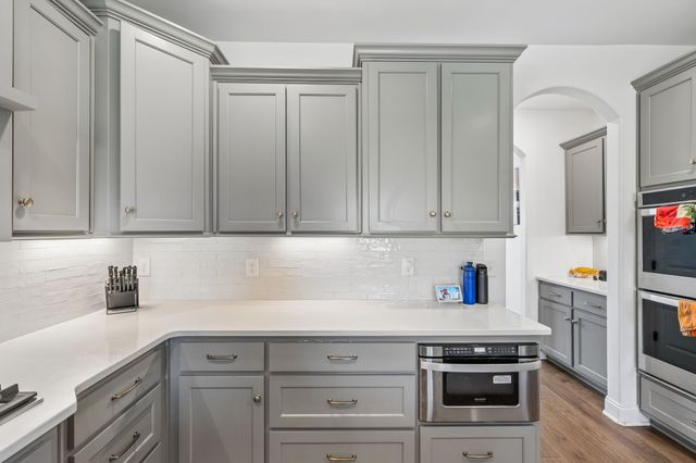 1094 Dorset Dr, Hendersonville, TN 37075