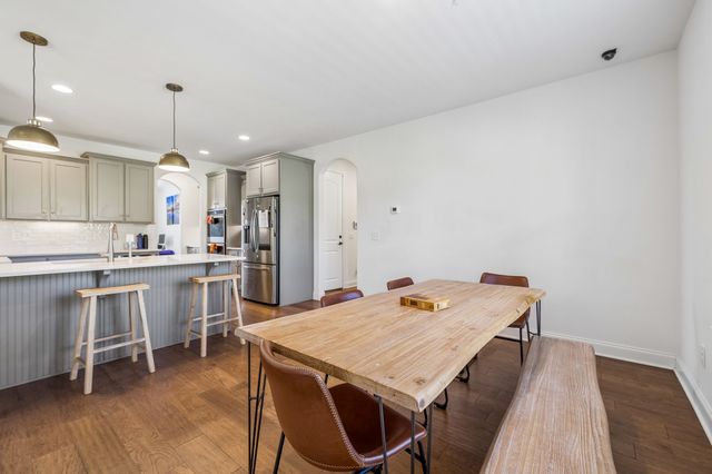 1094 Dorset Dr, Hendersonville, TN 37075