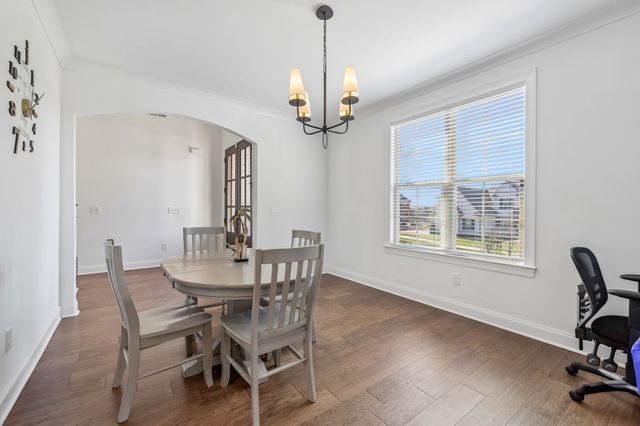 1094 Dorset Dr, Hendersonville, TN 37075