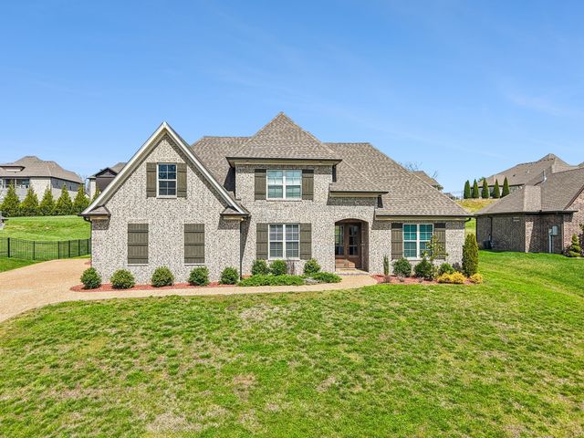 1094 Dorset Dr, Hendersonville, TN 37075