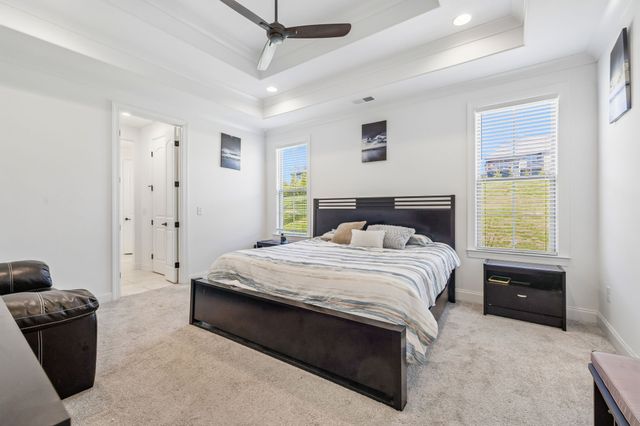 1094 Dorset Dr, Hendersonville, TN 37075