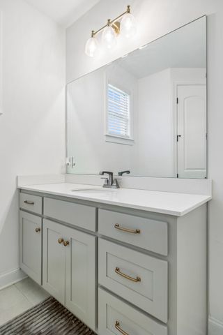 1094 Dorset Dr, Hendersonville, TN 37075