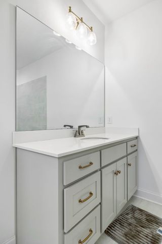 1094 Dorset Dr, Hendersonville, TN 37075