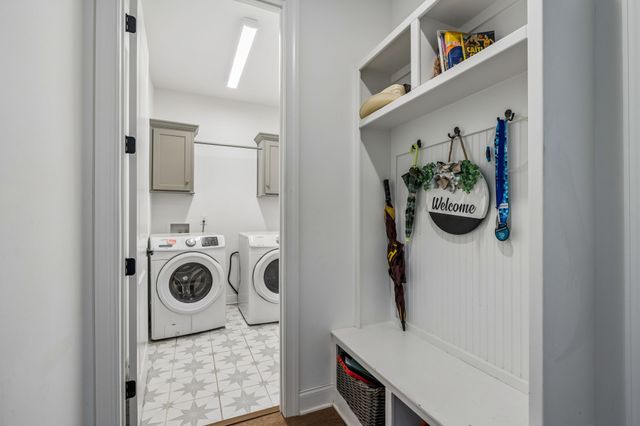 1094 Dorset Dr, Hendersonville, TN 37075