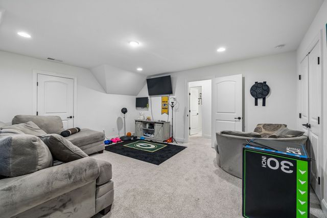 1094 Dorset Dr, Hendersonville, TN 37075