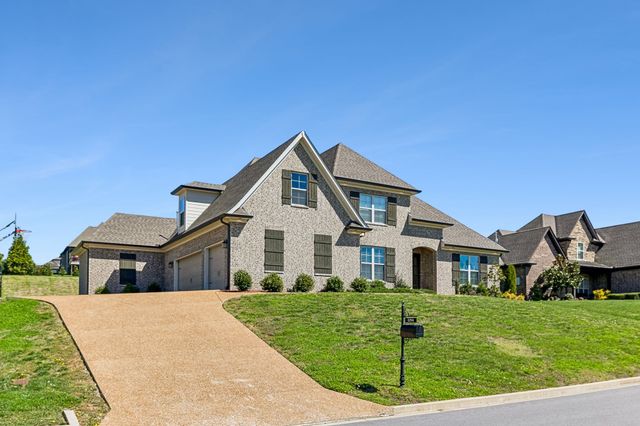 1094 Dorset Dr, Hendersonville, TN 37075