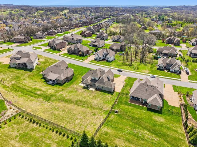 1094 Dorset Dr, Hendersonville, TN 37075