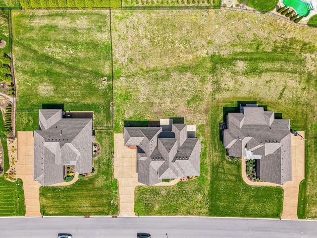 1094 Dorset Dr, Hendersonville, TN 37075