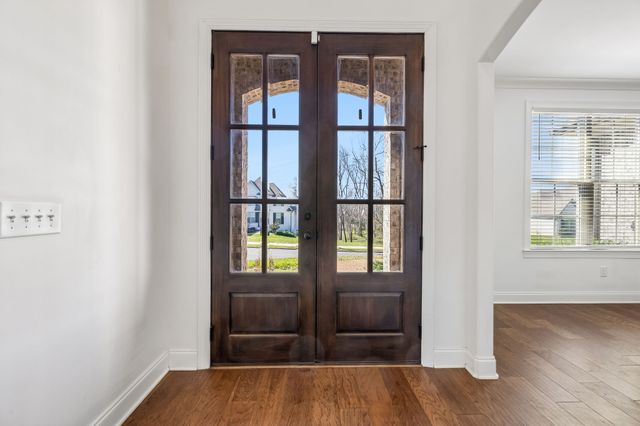 1094 Dorset Dr, Hendersonville, TN 37075