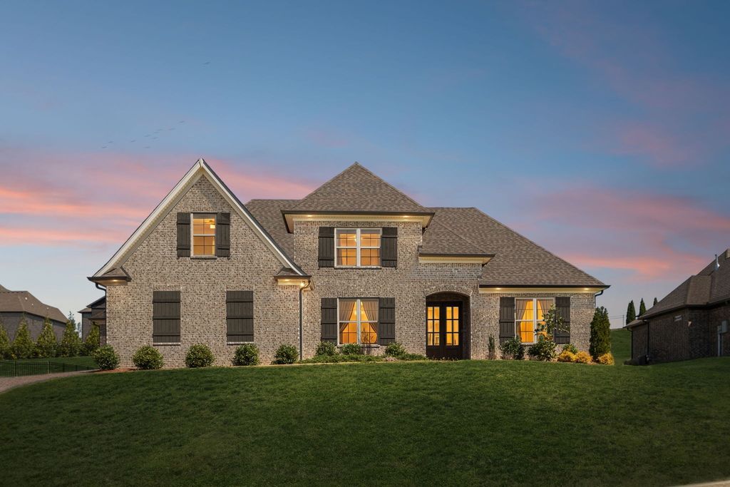 1094 Dorset Dr, Hendersonville, TN 37075